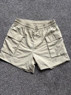 Old Navy Women's Cargo Shorts in Light Tan